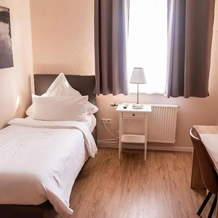 Zur Schlossbruecke Hotel *