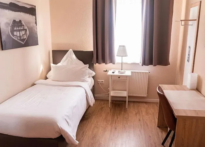 Zur Schlossbrücke Hotel *